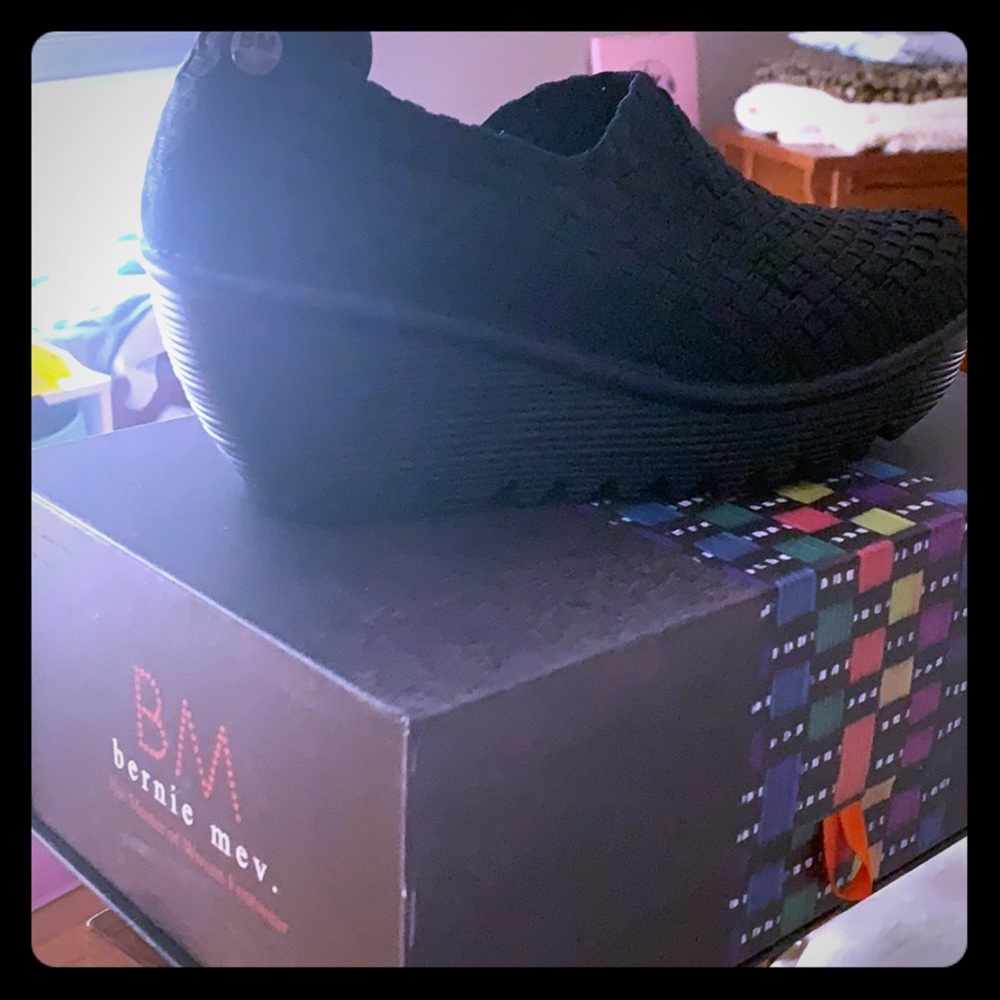 Bernie Mev Basketweave Wedge BLACK